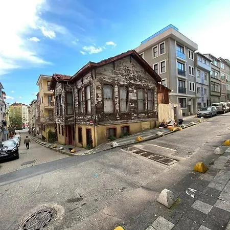 Large With A Balcony In Kadikoey Istanbul
