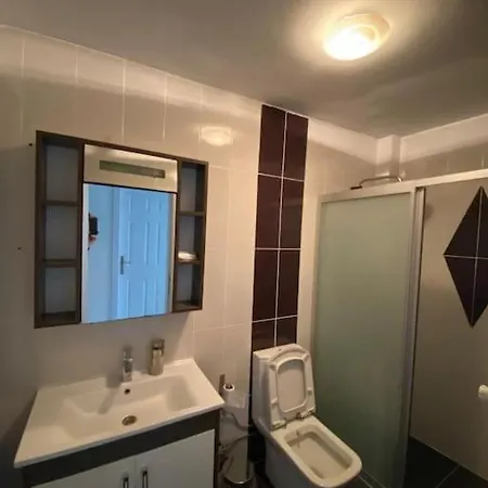 Large With A Balcony In Kadikoey Apartment *