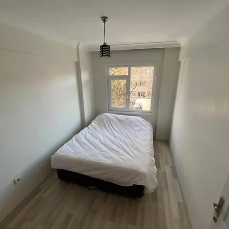 Large With A Balcony In Kadikoey Apartment *