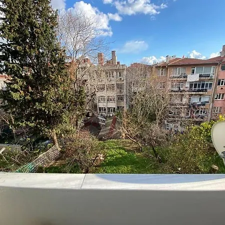 Large With A Balcony In Kadikoey Istanbul