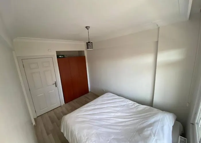 Large With A Balcony In Kadikoey アパート イスタンブール