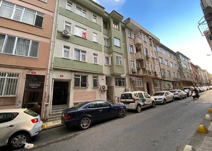 Large With A Balcony In Kadikoey アパート イスタンブール